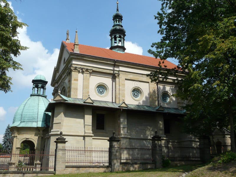 Kyrka för KALWARIA ZEBRZYDOWSKA i calvarygränd royaltyfri fotografi Kyrka för KALWARIA ZEBRZYDOWSKA i calvarygränd royaltyfri fotografi
