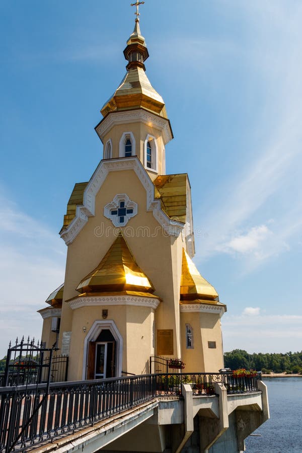 Kyrka för St Nicholas Wondermaker på vatten i Kiev, Ukraina arkivbilder Kyrka för St Nicholas Wondermaker på vatten i Kiev, Ukraina arkivbilder