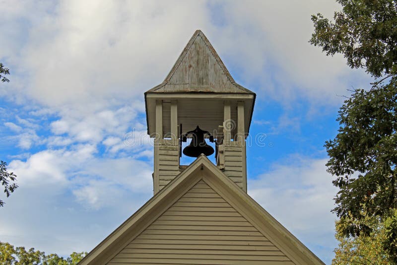 Kyrkaklocka i kyrktorn royaltyfri bild Kyrkaklocka i kyrktorn royaltyfri bild