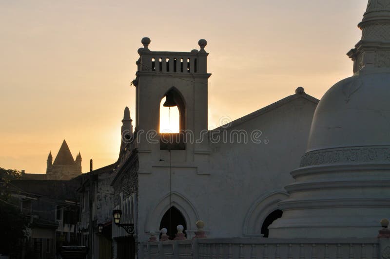 Kyrklig och buddistisk tempel, Galle, Sri Lanka royaltyfri foto Kyrklig och buddistisk tempel, Galle, Sri Lanka royaltyfri foto