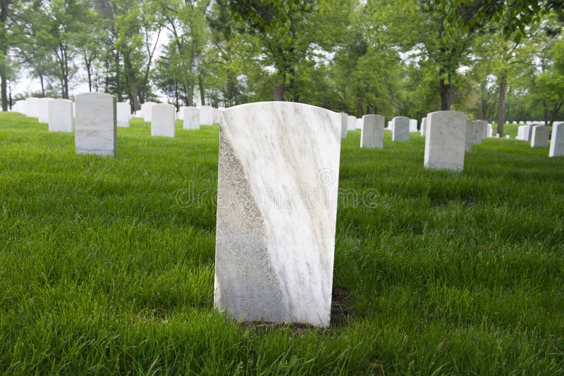 Kyrkogård för krigminnesmärke med den tomma gravstengravmarkören