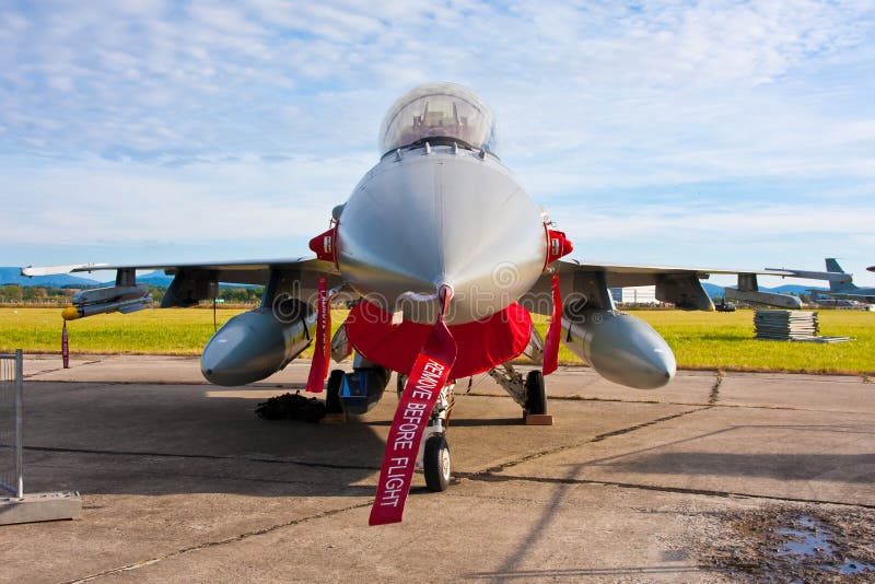 Kämpfer des Strahlen-F-16 lizenzfreies stockfoto Kämpfer des Strahlen-F-16 lizenzfreies stockfoto