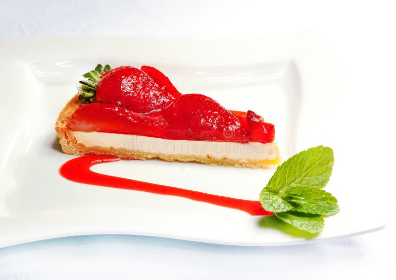 Käsekuchen mit Erdbeeren - geschmackvoller Bonbon lizenzfreie stockbilder Käsekuchen mit Erdbeeren - geschmackvoller Bonbon lizenzfreie stockbilder