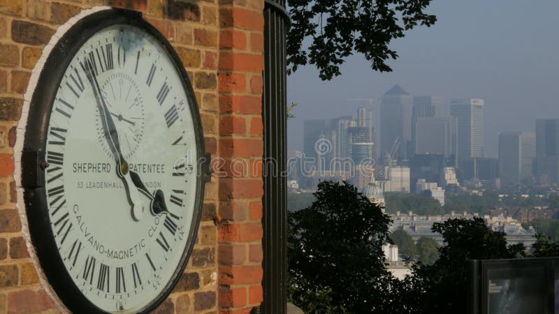 Königliche Observatorium-Uhr und Canary Wharf