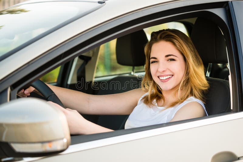 Körning av den första bilen royaltyfri fotografi Körning av den första bilen royaltyfri fotografi