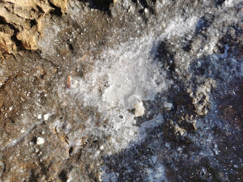 Küste des Mittelmeers lang gefrorene Lava. Hintergrund. Es sieht aus wie eine außerirdische Landschaft stockfotos