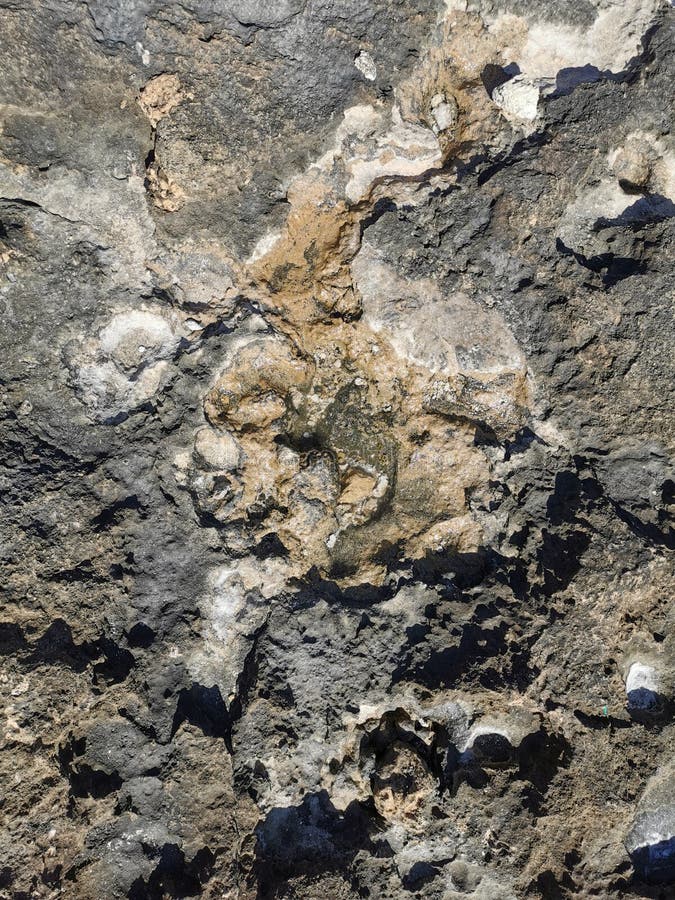 Küste des Mittelmeers lang gefrorene Lava. Hintergrund. Es sieht aus wie eine außerirdische Landschaft lizenzfreie stockbilder