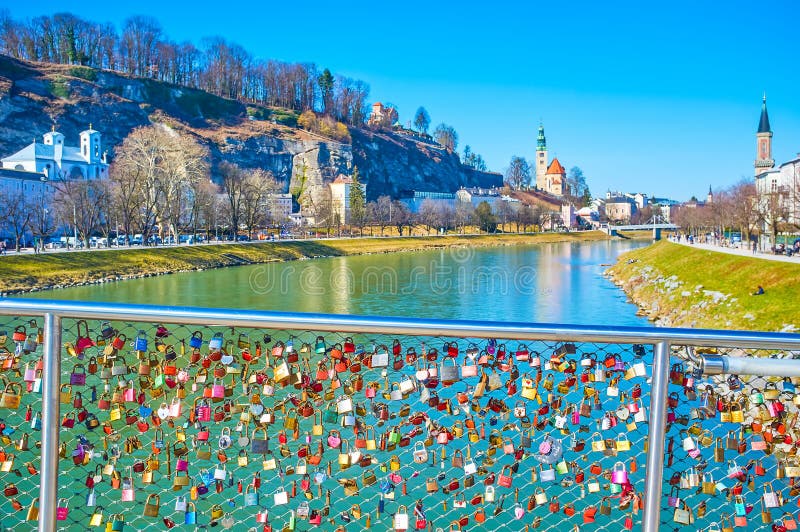 Kłódki na Makartsteg moście w Salzburg, Austria obrazy stock