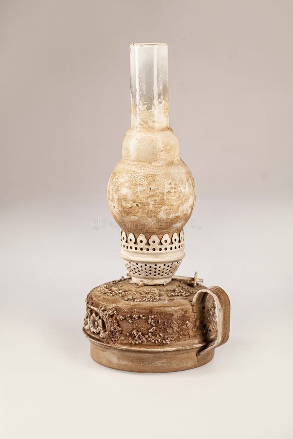 Lámpara de aceite antigua imagen de archivo. Imagen de keroseno - 209447265