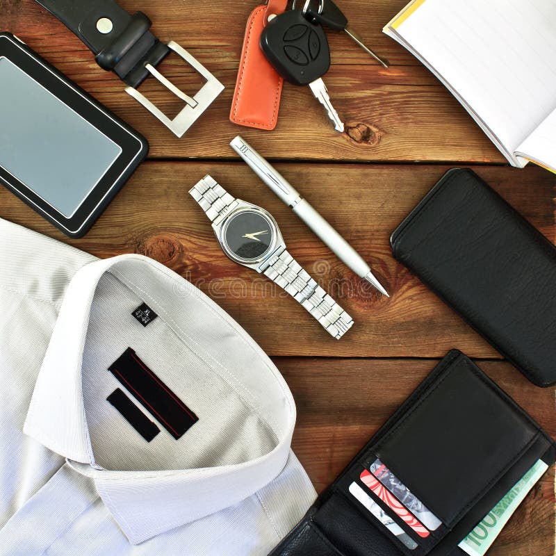 L'abbigliamento e gli accessori degli uomini moderni fotografie stock libere da diritti L'abbigliamento e gli accessori degli uomini moderni fotografie stock libere da diritti