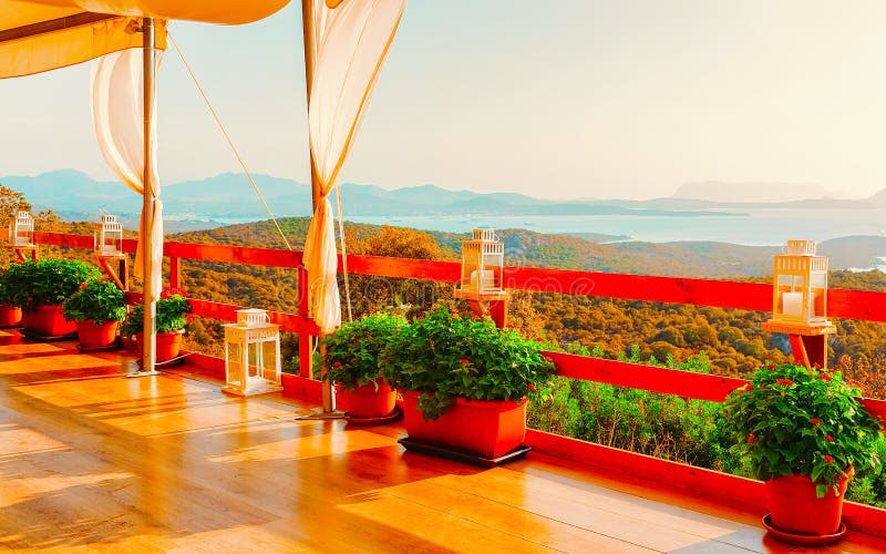 L'alba idilliaca al bar Costa Smeralda Sardegna riflesso Italia fotografia stock libera da diritti L'alba idilliaca al bar Costa Smeralda Sardegna riflesso Italia fotografia stock libera da diritti