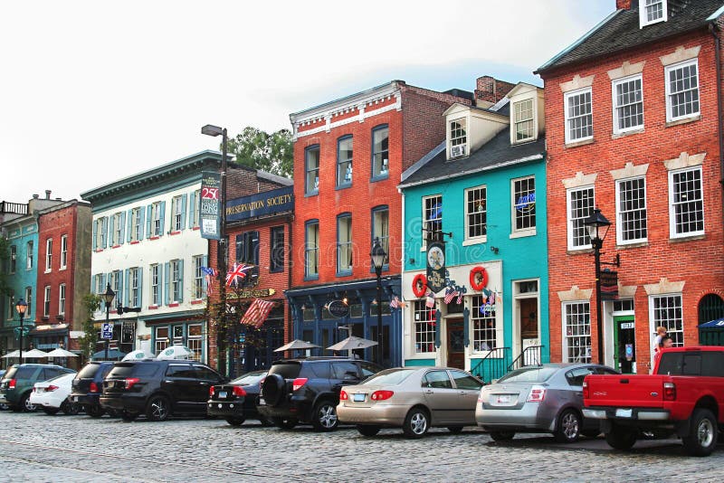 L'alignement historique rues de pavé rond abat dedans le point, DM de Baltimore photographie stock L'alignement historique rues de pavé rond abat dedans le point, DM de Baltimore photographie stock