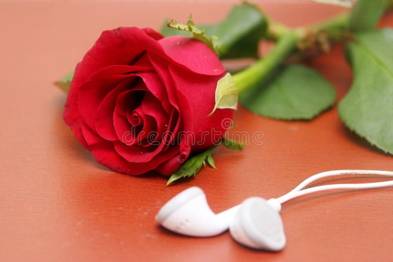 L'amour, a monté, concept romantique de musique image libre de droits L'amour, a monté, concept romantique de musique image libre de droits
