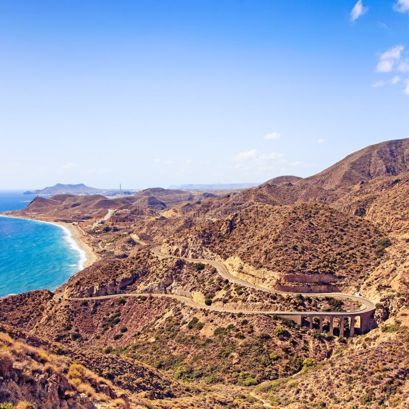 L'Andalousie, paysage. Route dans Cabo De Gata Park, Almeria. Espagne