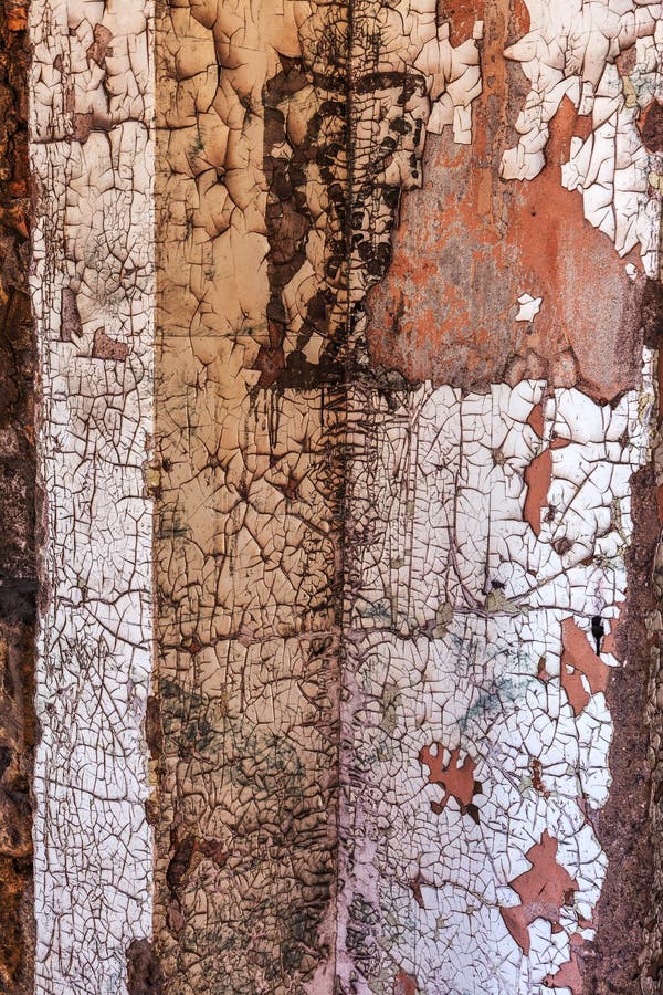 L'annata ha dipinto la struttura di legno del fondo della parete rustica stagionata di legno con la pittura della sbucciatura Spa fotografia stock L'annata ha dipinto la struttura di legno del fondo della parete rustica stagionata di legno con la pittura della sbucciatura Spa fotografia stock