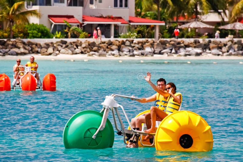 L'Antigua - divertimento di Waterbike della baia di Dickenson dei sandali!