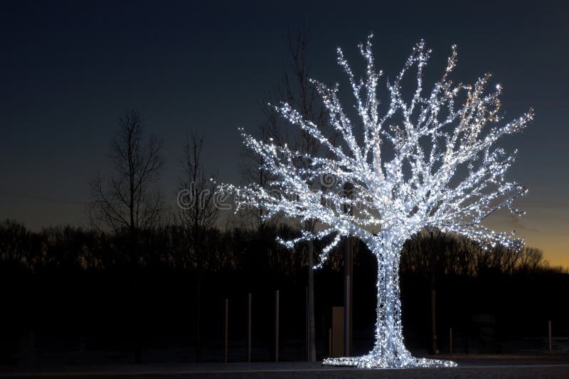 L'arbre de Noël électrique illustration stock. Illustration du