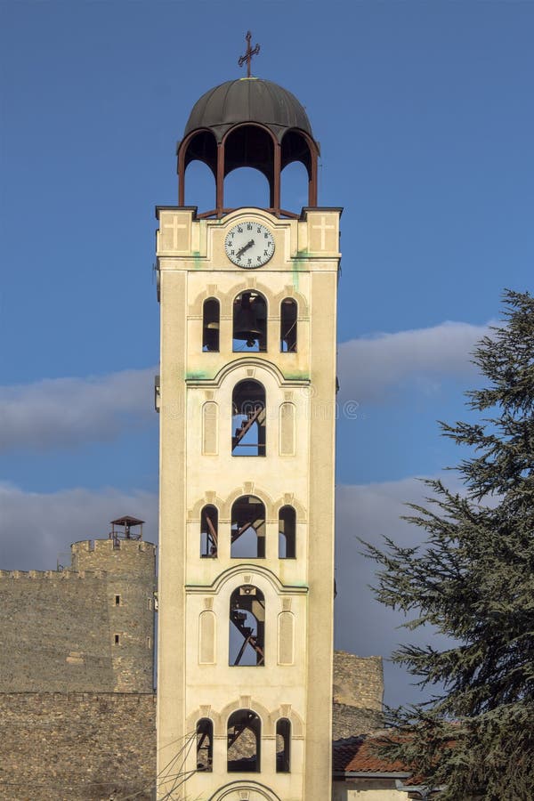 L'architecture de Skopje Tour de Bell au centre de la ville dans la perspective de la forteresse macedonia image libre de droits L'architecture de Skopje Tour de Bell au centre de la ville dans la perspective de la forteresse macedonia image libre de droits