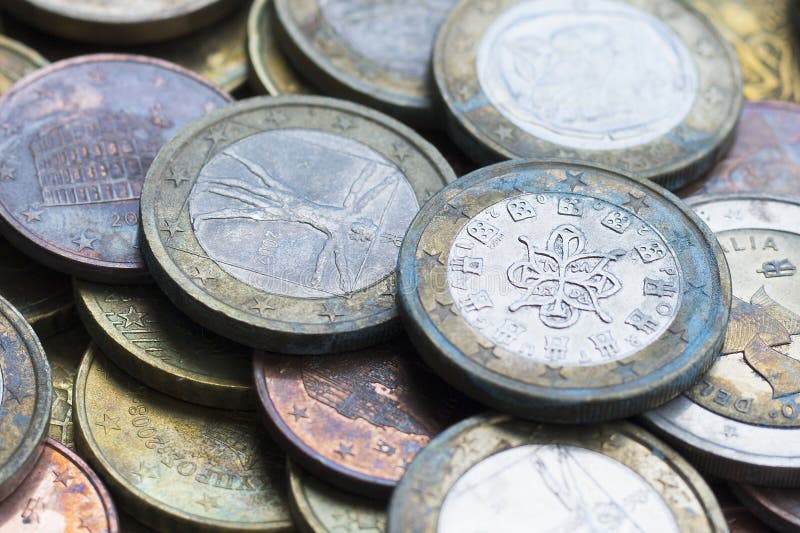 L'argent invente le fond Euro pièces de monnaie âgées image stock L'argent invente le fond Euro pièces de monnaie âgées image stock