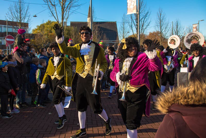 L'arrivo della st Nicholas Sinterklaas Sinterklaas fotografie stock libere da diritti L'arrivo della st Nicholas Sinterklaas Sinterklaas fotografie stock libere da diritti