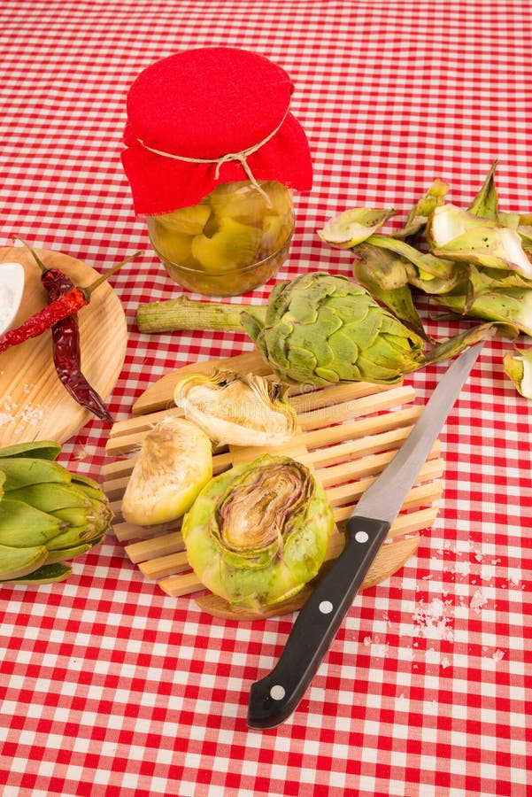 Download L'artichaut conservent image stock. Image du ingrédient - 45360017