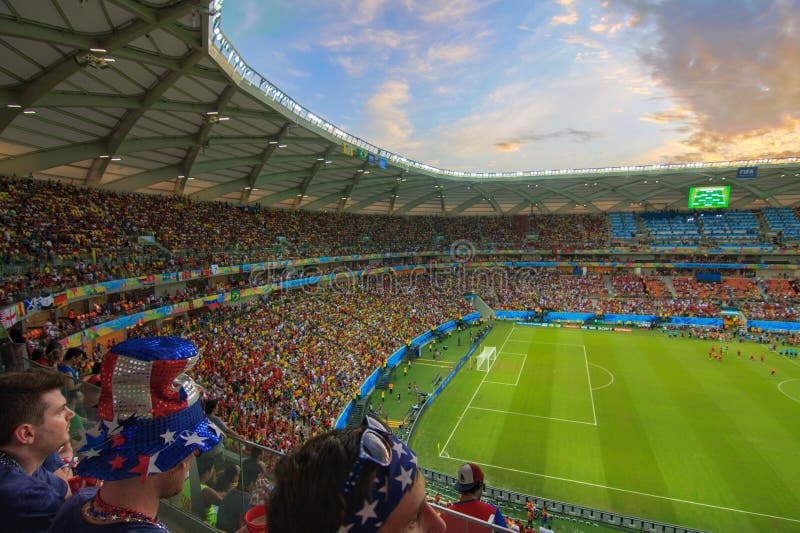 L'arène DA AmazÃ'nia est remplie à la capacité pour les USA contre le match du Portugal images stock L'arène DA AmazÃ'nia est remplie à la capacité pour les USA contre le match du Portugal images stock