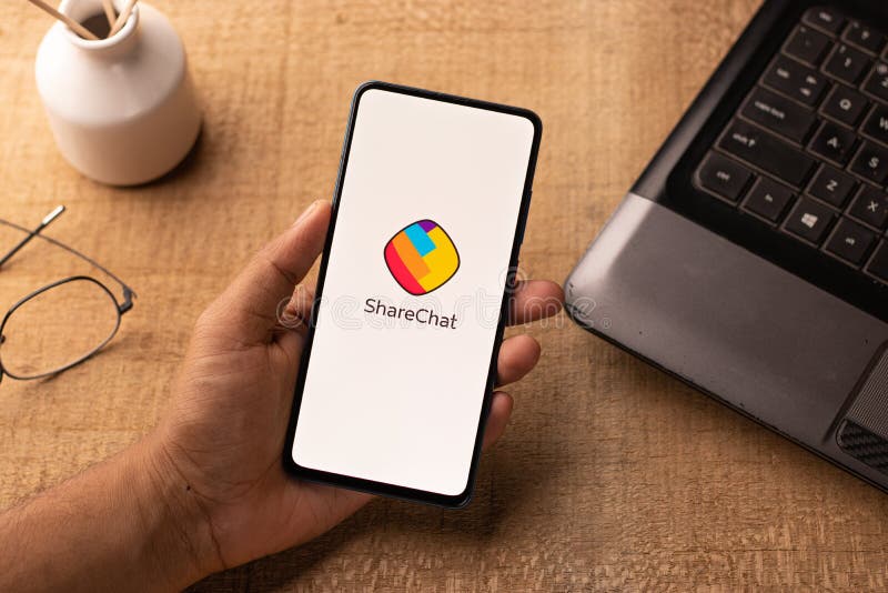 L'Assam l'India 10 marzo 2021 : Logo dello sharechat sull'immagine degli stock dello schermo del telefono. immagine stock
