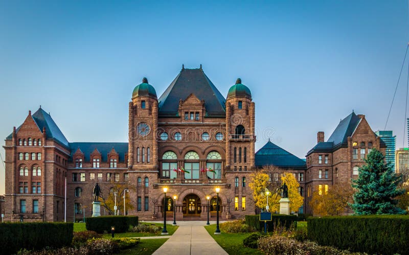 L'assemblea legislativa di Ontario si è situata nel parco del Queens - Toronto, Ontario, Canada