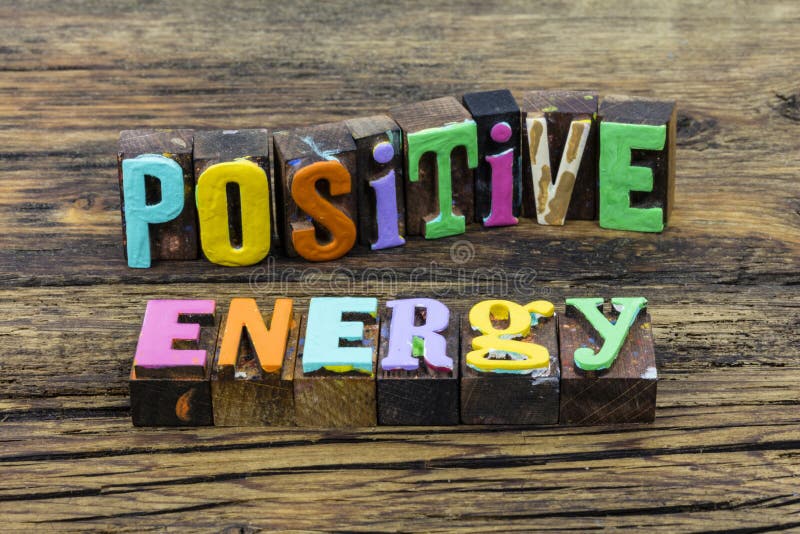L'attitude positive d'énergie se croient confiance saine heureuse de mode de vie