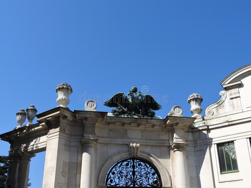 L'Austria, Vienna, architettura squisita delle pareti di pietra delle costruzioni fotografia stock L'Austria, Vienna, architettura squisita delle pareti di pietra delle costruzioni fotografia stock