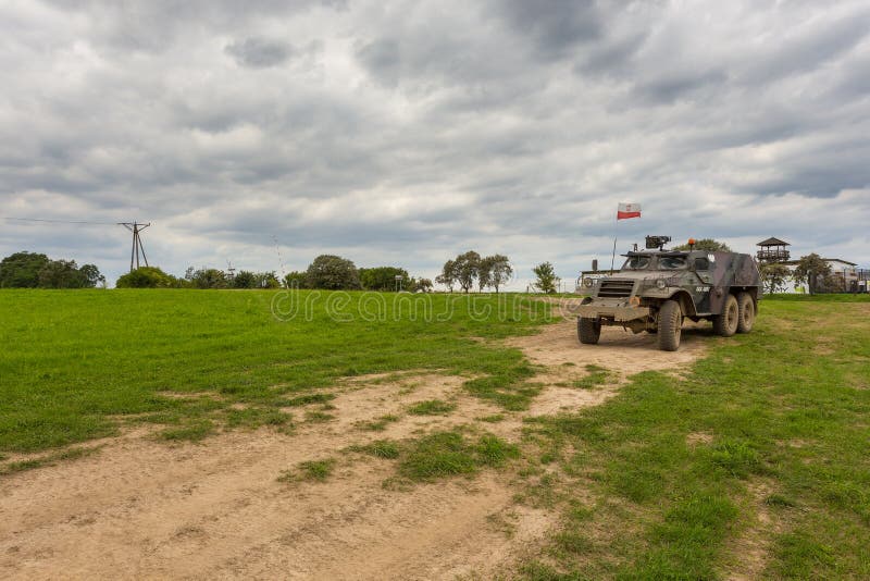 L'autoblindata militare, un peso leggero ha spinto, Miedzyrzecz, Polonia immagini stock L'autoblindata militare, un peso leggero ha spinto, Miedzyrzecz, Polonia immagini stock