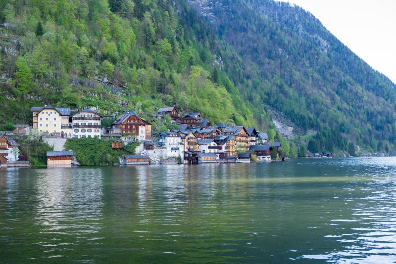 L'Autriche Hallstatt, vue classique de village de Hallstat photo libre de droits L'Autriche Hallstatt, vue classique de village de Hallstat photo libre de droits