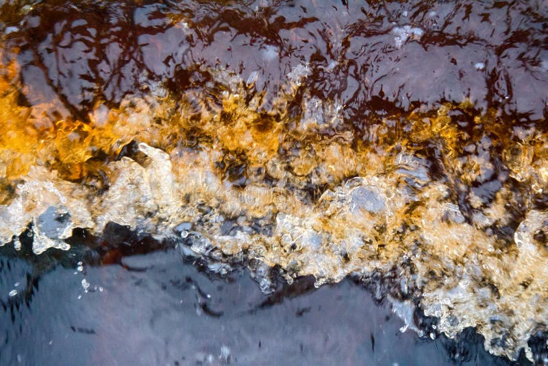 L'eau de roulement et de recul de mer photo stock L'eau de roulement et de recul de mer photo stock