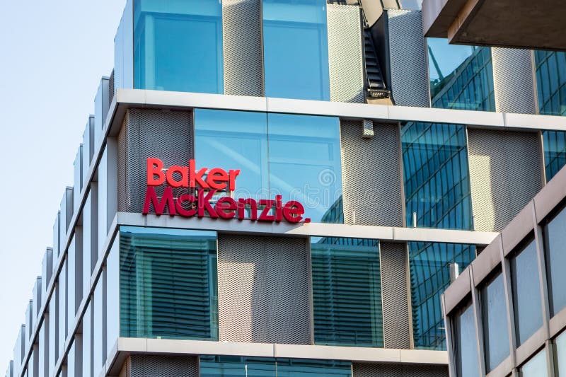 L'edificio con il logo dello studio legale internazionale Baker McKenzie a Stoccolma