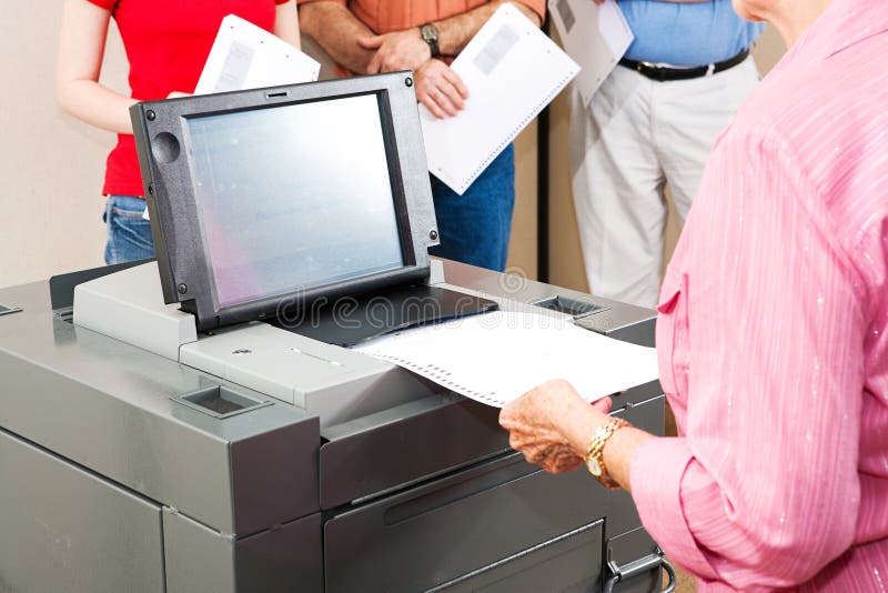 L'elettore fonde il voto immagine stock libera da diritti L'elettore fonde il voto immagine stock libera da diritti