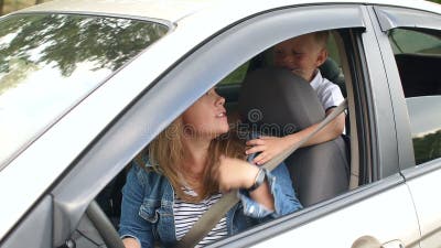 Ne jamais enfermer un enfant seul dans une voiture - Ornikar