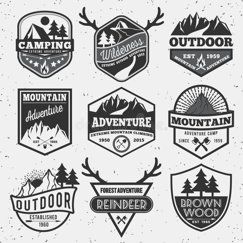 L'ensemble d'aventure extérieure monochrome de camping et la montagne badge illustration libre de droits L'ensemble d'aventure extérieure monochrome de camping et la montagne badge illustration libre de droits