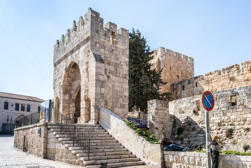 L'entrata principale alla torre di David vicino al portone di Giaffa nella vecchia città di Gerusalemme, Israele fotografie stock libere da diritti L'entrata principale alla torre di David vicino al portone di Giaffa nella vecchia città di Gerusalemme, Israele fotografie stock libere da diritti