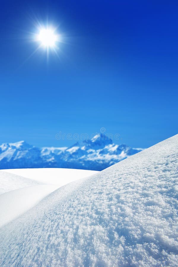 Montagnes d'hiver photographie stock