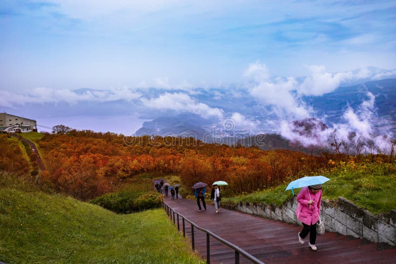 L'Hokkaido Giappone - october6,2018: turista non identificato che cammina dentro fotografia stock L'Hokkaido Giappone - october6,2018: turista non identificato che cammina dentro fotografia stock