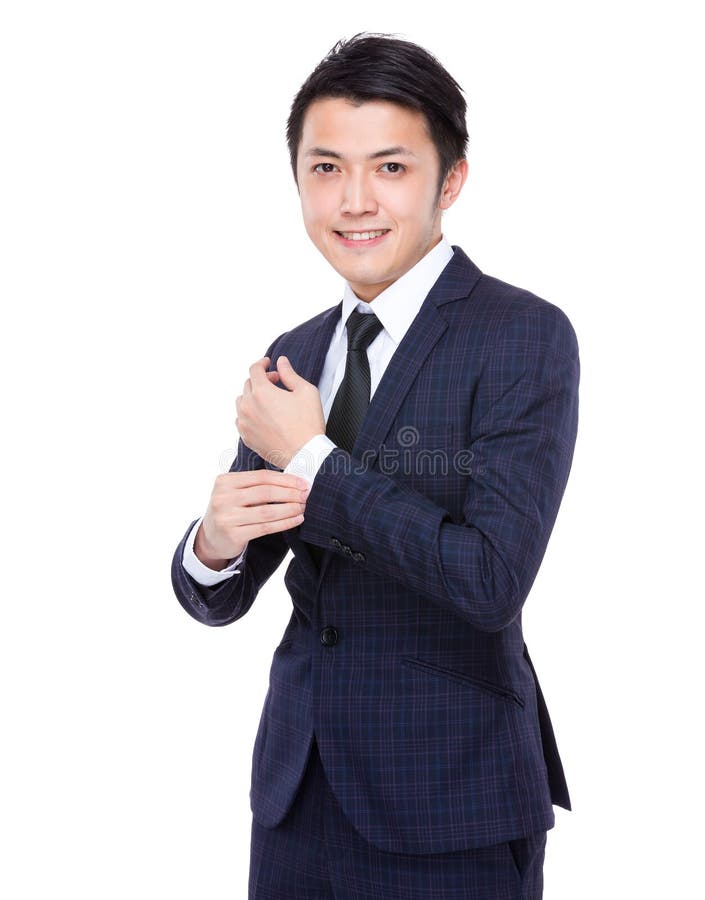 L'homme d'affaires ajustent sa douille de costume photographie stock L'homme d'affaires ajustent sa douille de costume photographie stock