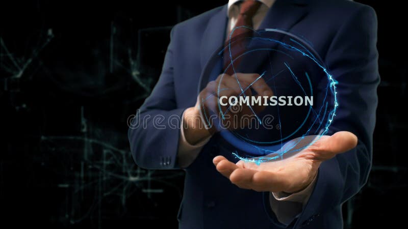 L'homme d'affaires montre la Commission d'hologramme de concept sur sa main image libre de droits L'homme d'affaires montre la Commission d'hologramme de concept sur sa main image libre de droits