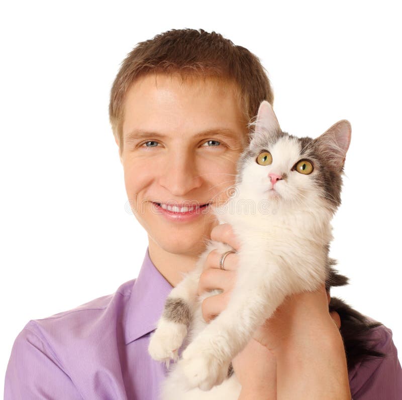 L'homme de sourire juge le chat d'isolement sur le blanc photographie stock libre de droits L'homme de sourire juge le chat d'isolement sur le blanc photographie stock libre de droits