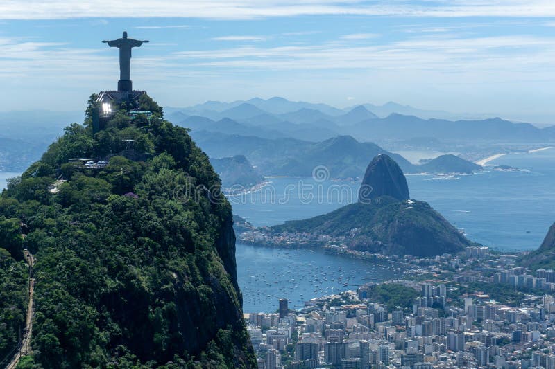 Il Monte Di Rio Con La Statua Del Redentore L'iconico Rio De Janeiro Skyline Con Il Famoso Cristo Redentore Statua