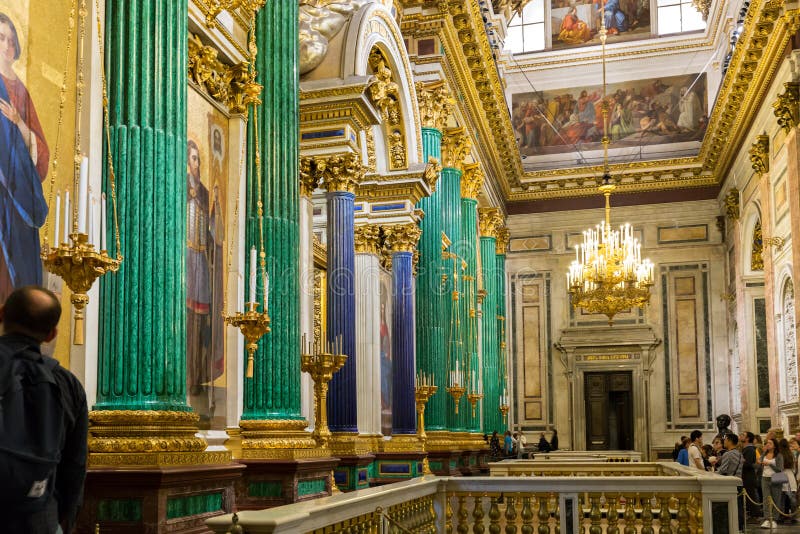 L'iconostase principale et la porte royale de la cathédrale du ` s de St Isaac images libres de droits L'iconostase principale et la porte royale de la cathédrale du ` s de St Isaac images libres de droits
