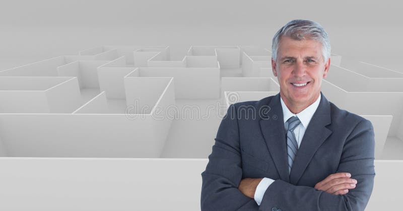 L'image composée de Digital de l'homme d'affaires avec des bras a croisé la position contre le labyrinthe photographie stock libre de droits L'image composée de Digital de l'homme d'affaires avec des bras a croisé la position contre le labyrinthe photographie stock libre de droits