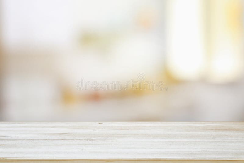 l'image de la table en bois devant le résumé a brouillé le fond clair de fenêtre photos libres de droits l'image de la table en bois devant le résumé a brouillé le fond clair de fenêtre photos libres de droits