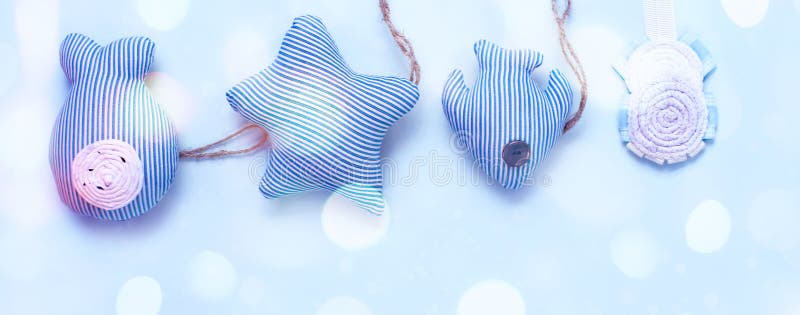 L'insieme decorativo dell'insegna del tessuto gioca in uno stile marino, fatto a mano immagini stock libere da diritti L'insieme decorativo dell'insegna del tessuto gioca in uno stile marino, fatto a mano immagini stock libere da diritti