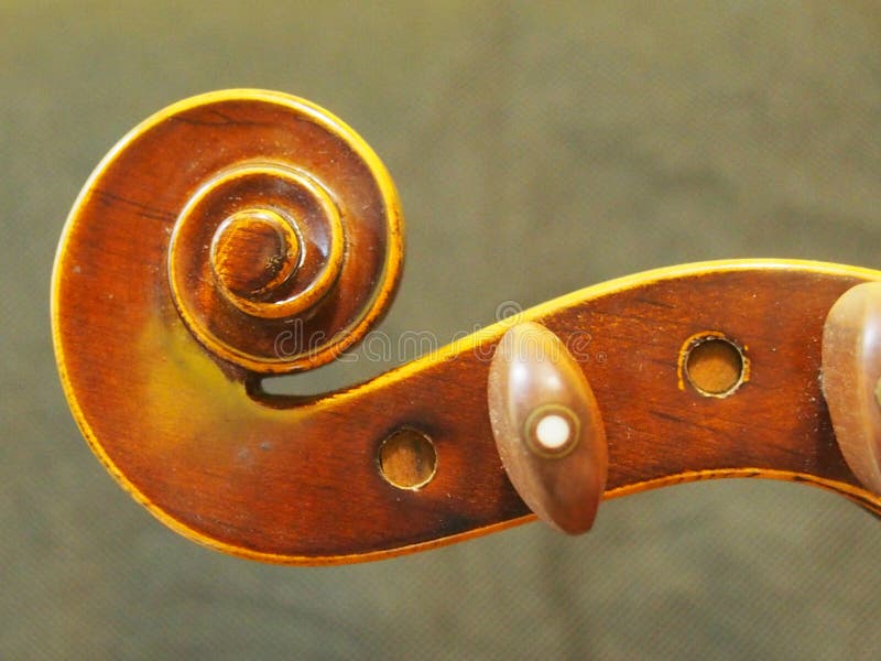 L'instrument de musique principal de violon rétro inspirent la vue de trou d'épingle