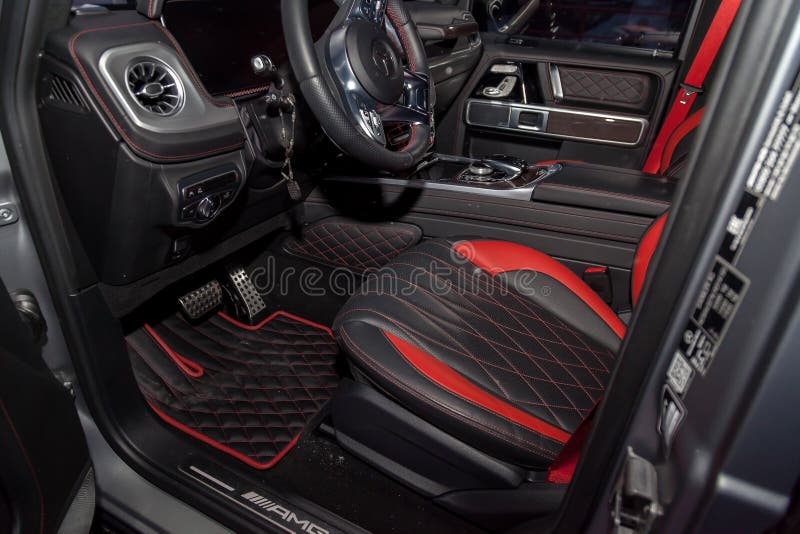 L Interieur De La Voiture Mercedes Benz G Class G350 Avec Vue Sur Le Volant Tableau De Bord Sieges Et Multimedia Avec Noir Image Editorial Image Du Rapide Interieur